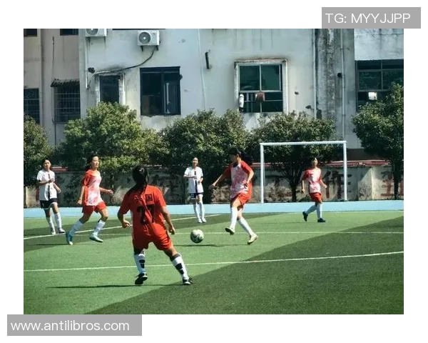 足球明星头顶球技艺大比拼展现惊人技巧与默契配合的精彩瞬间