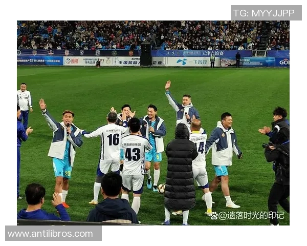 足球明星在训练和比赛间隙是否也会用手机自拍分享生活点滴