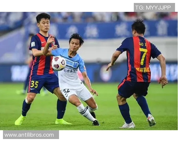 足球纪实：记录广州足球队的逆袭之旅